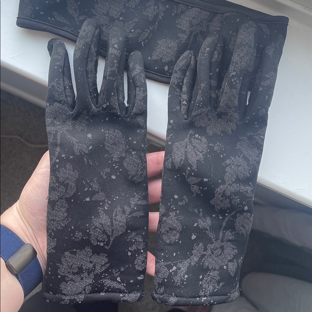 Athleta Reflective Gloves and Headband - Picture 3 of 6